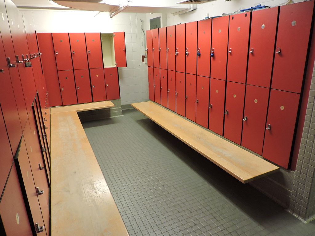 Megújult, tágas öltözők